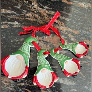 NWT - Christmas Gnome Ceramic measuring spoons. Stackable. NWT